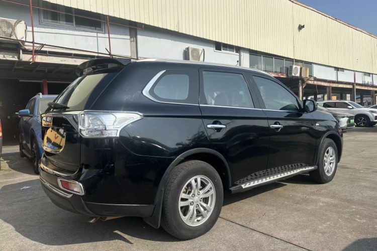 Used Mitsubishi Outlander 2014 2.0L Two-Wheel Drive Sport Value Edition 5 Seats Exterior 4