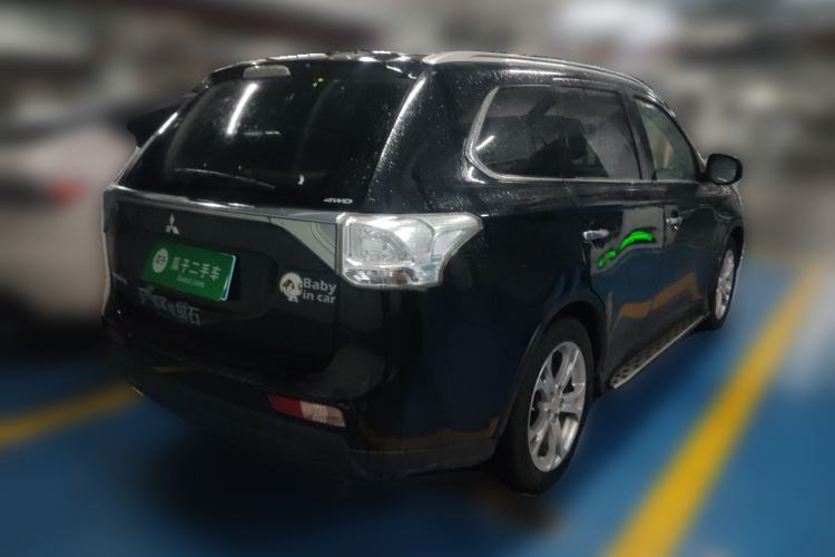 Used Mitsubishi Outlander 2014 2.4L 4x4 Deluxe Value Edition 5 Seats Exterior 5
