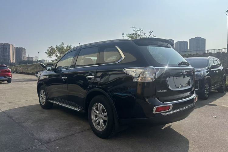 Used Mitsubishi Outlander 2014 2.0L Two-Wheel Drive Sport Value Edition 5 Seats Exterior 5