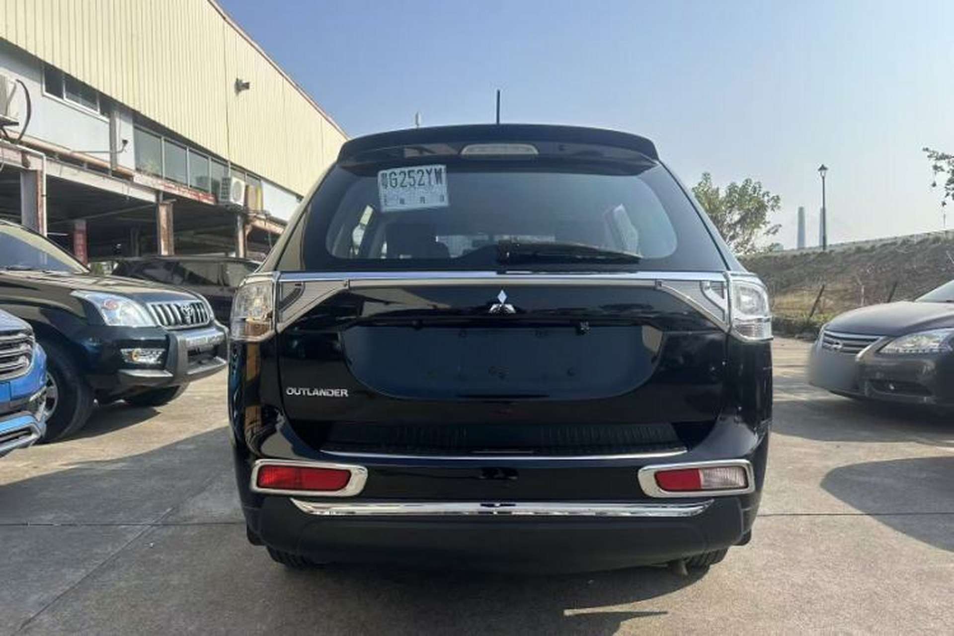 Used Mitsubishi Outlander 2014 2.0L Two-Wheel Drive Sport Value Edition 5 Seats Exterior 6
