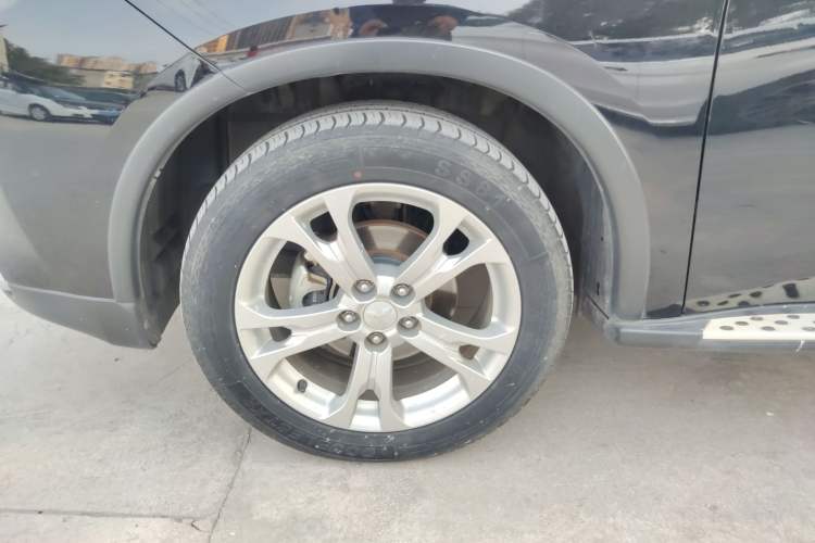 Used Mitsubishi Outlander 2014 2.4L 4x4 Deluxe Value Edition 7 Seats Exterior 7