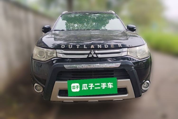Used Mitsubishi Outlander 2014 2.4L 4x4 Deluxe Value Edition 5 Seats Front