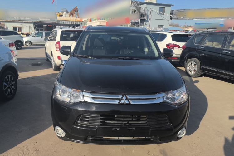 Used Mitsubishi Outlander 2014 2.4L 4x4 Deluxe Value Edition 5 Seats Front