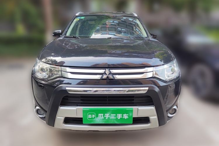 Used Mitsubishi Outlander 2014 2.4L 4x4 Deluxe Value Edition 7 Seats Front
