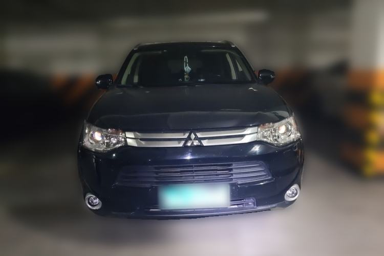Used Mitsubishi Outlander 2014 2.4L 4x4 Deluxe Value Edition 5 Seats Front