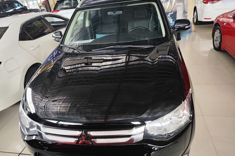 Used Mitsubishi Outlander 2014 2.4L 4x4 Deluxe Value Edition 5 Seats Front