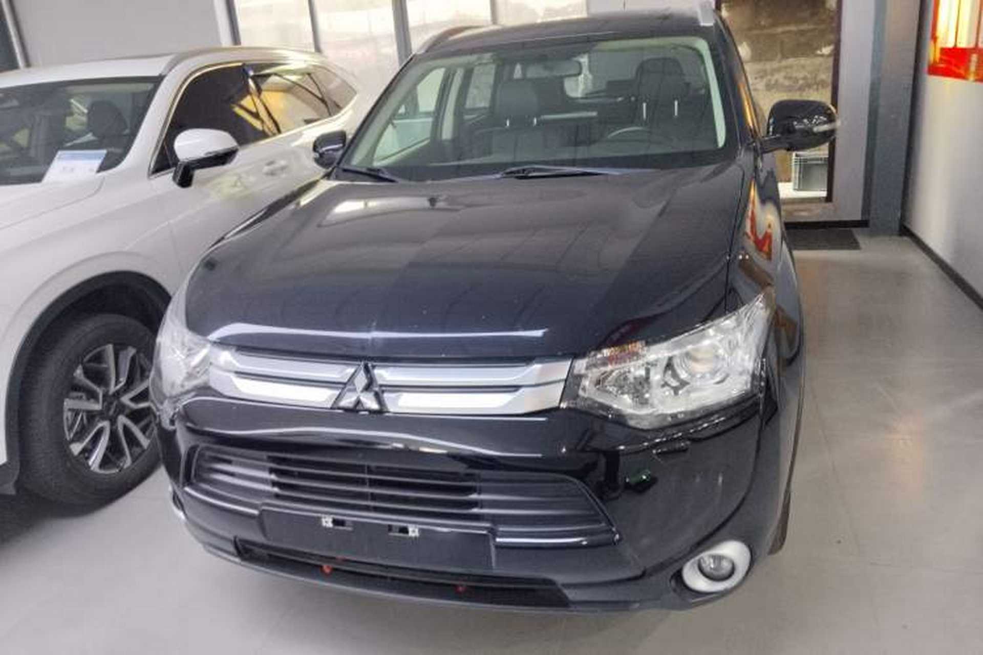 Used Mitsubishi Outlander 2014 2.4L 4x4 Deluxe Value Edition 5 Seats Front