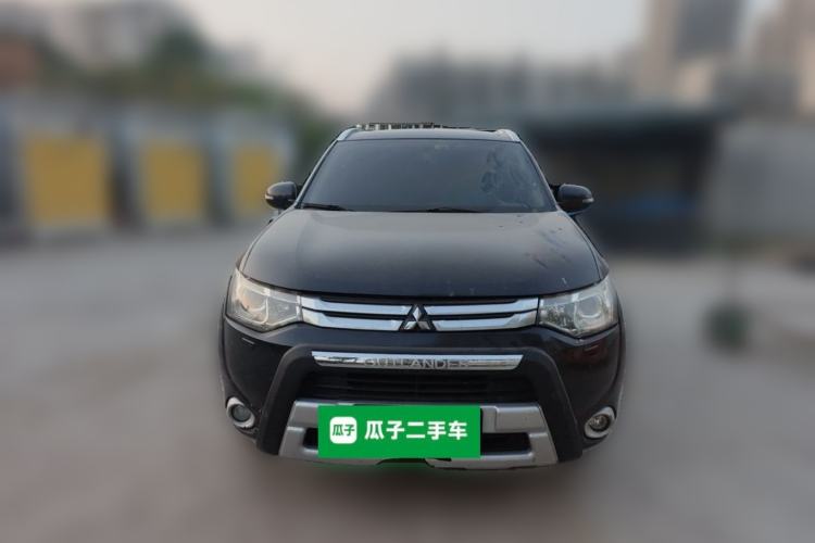 Used Mitsubishi Outlander 2014 2.4L 4x4 Deluxe Value Edition 7 Seats Front