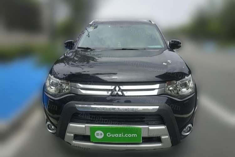 Used Mitsubishi Outlander 2014 2.4L 4x4 Deluxe Value Edition 7 Seats Front