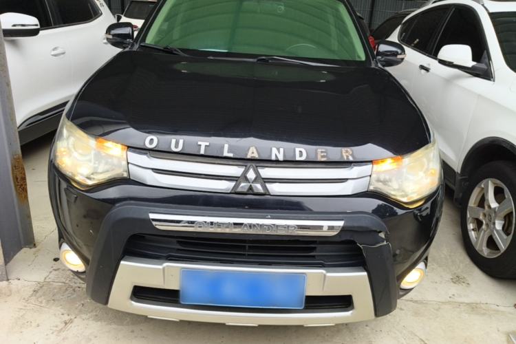 Used Mitsubishi Outlander 2014 2.4L 4x4 Deluxe Value Edition 5 Seats Front