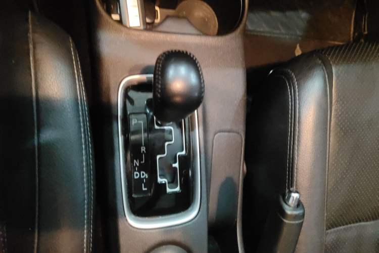 Used Mitsubishi Outlander 2014 2.4L 4x4 Deluxe Value Edition 7 Seats Gear Lever