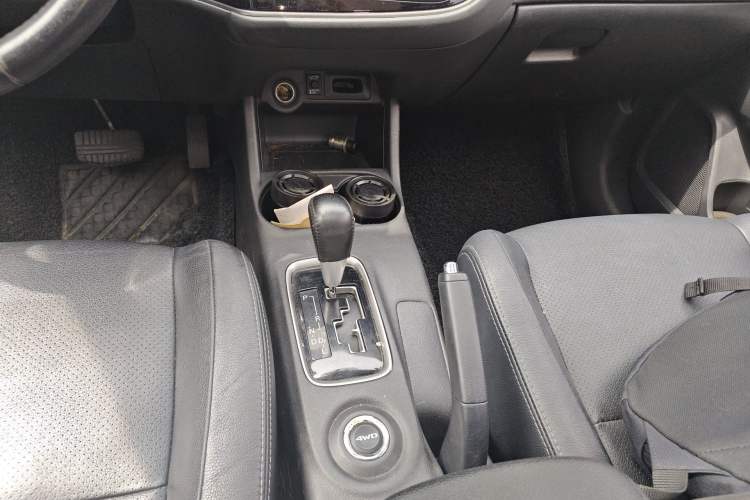 Used Mitsubishi Outlander 2014 2.4L 4x4 Deluxe Value Edition 7 Seats Gear Lever