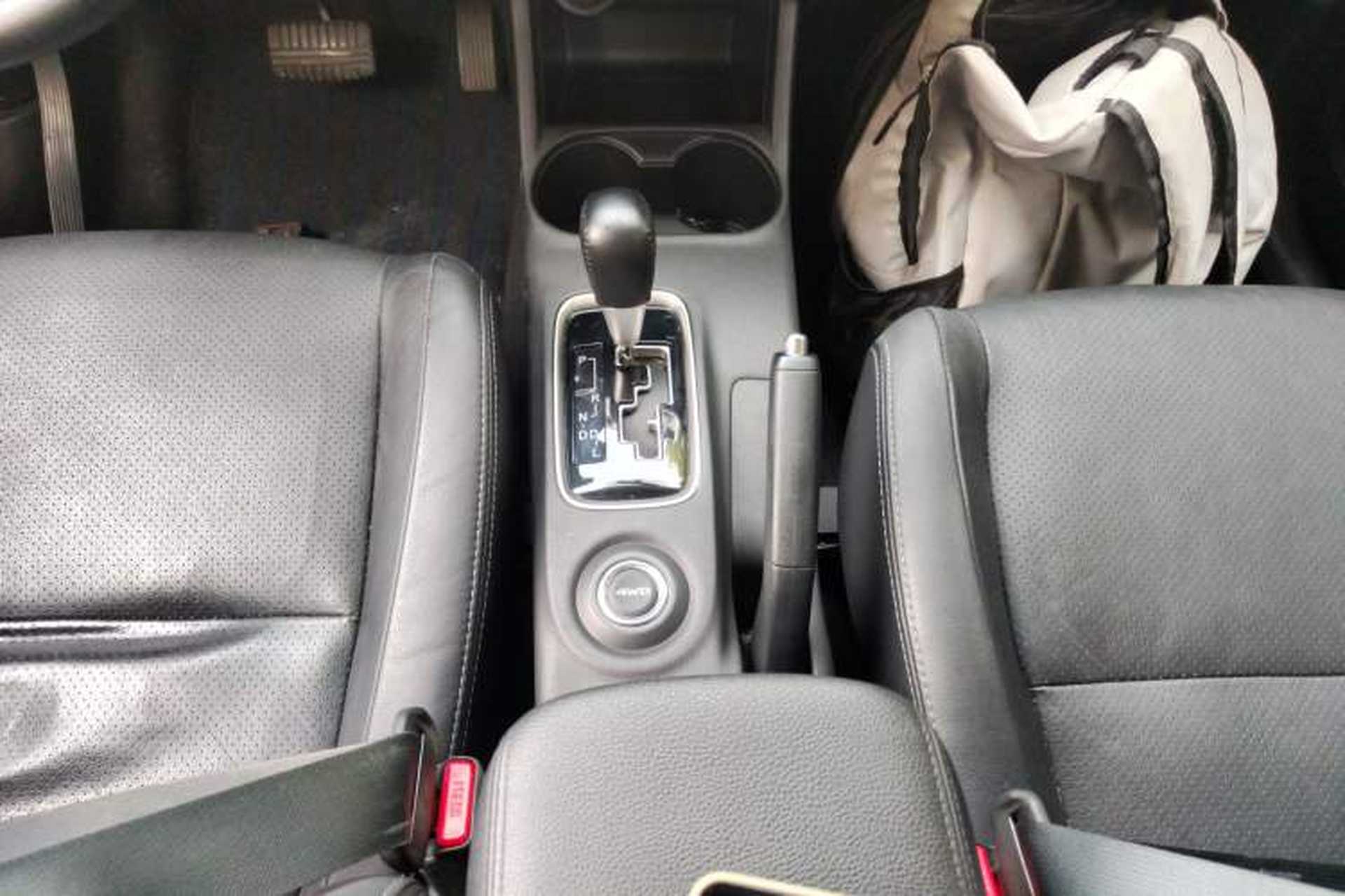 Used Mitsubishi Outlander 2014 2.4L 4x4 Deluxe Value Edition 7 Seats Gear Lever