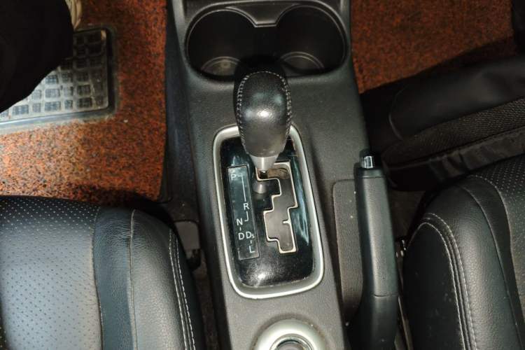 Used Mitsubishi Outlander 2014 2.4L 4x4 Deluxe Value Edition 7 Seats Gear Lever