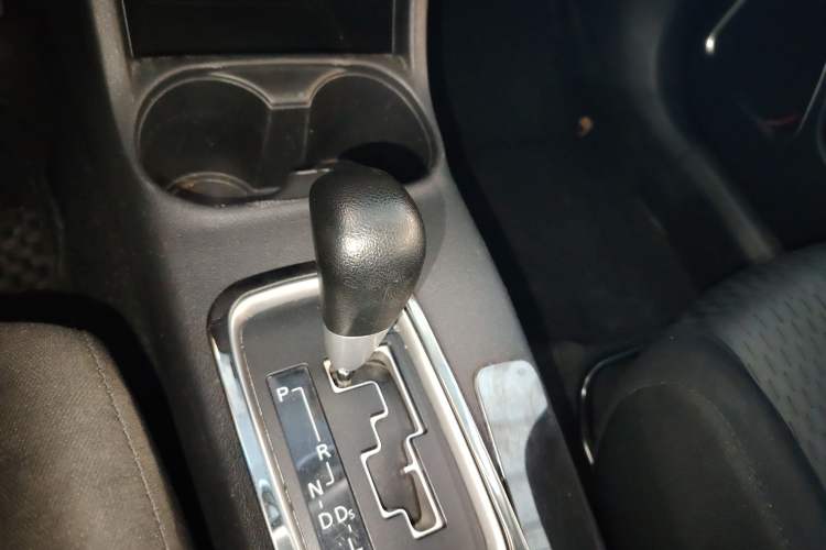 Used Mitsubishi Outlander 2014 2.0L Two-Wheel Drive Sport Value Edition 5 Seats Gear Lever