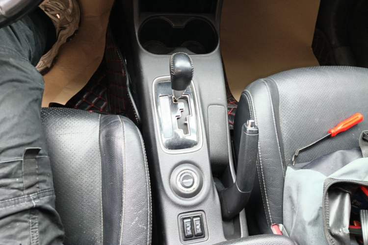 Used Mitsubishi Outlander 2014 2.4L 4x4 Deluxe Value Edition 5 Seats Gear Lever