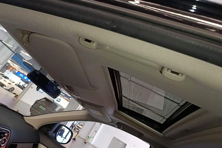 Used Mitsubishi Outlander 2014 2.4L 4x4 Deluxe Value Edition 7 Seats Headliner