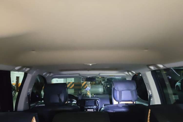 Used Mitsubishi Outlander 2014 2.4L 4x4 Deluxe Value Edition 5 Seats Headliner