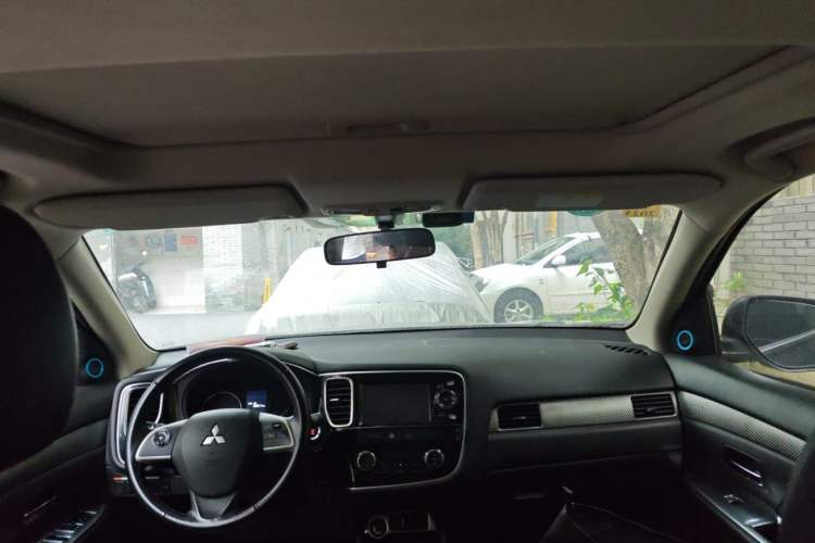 Used Mitsubishi Outlander 2014 2.4L 4x4 Deluxe Value Edition 7 Seats Headliner