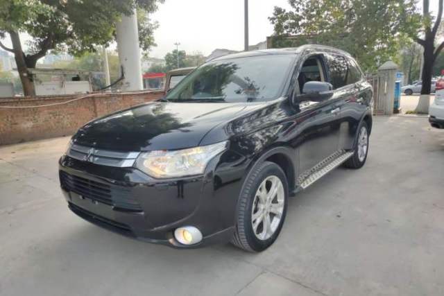Used Mitsubishi Outlander 2014 2.4L 4x4 Deluxe Value Edition 7 Seats
