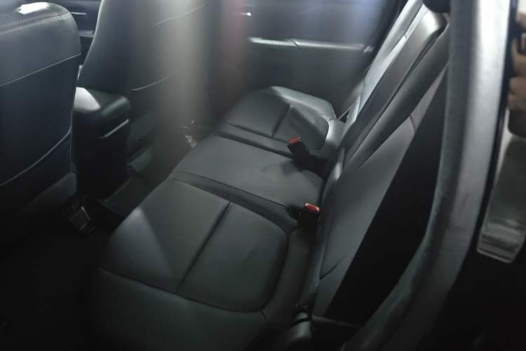 Used Mitsubishi Outlander 2014 2.4L 4x4 Deluxe Value Edition 5 Seats Interior 1