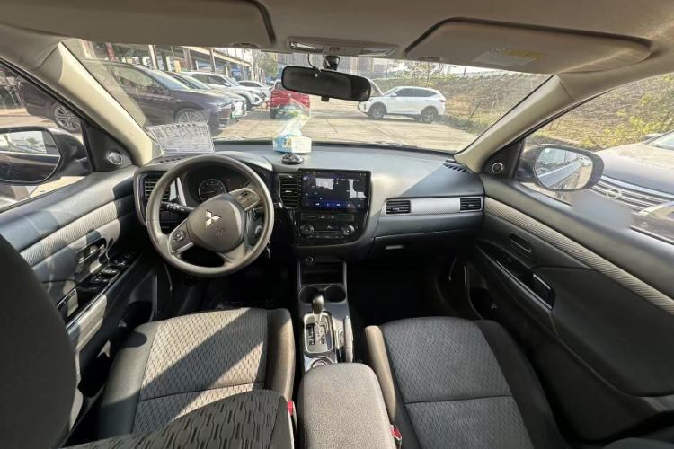 Used Mitsubishi Outlander 2014 2.0L Two-Wheel Drive Sport Value Edition 5 Seats Interior 1