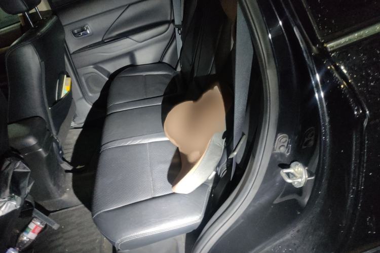 Used Mitsubishi Outlander 2014 2.4L 4x4 Deluxe Value Edition 5 Seats Interior 4