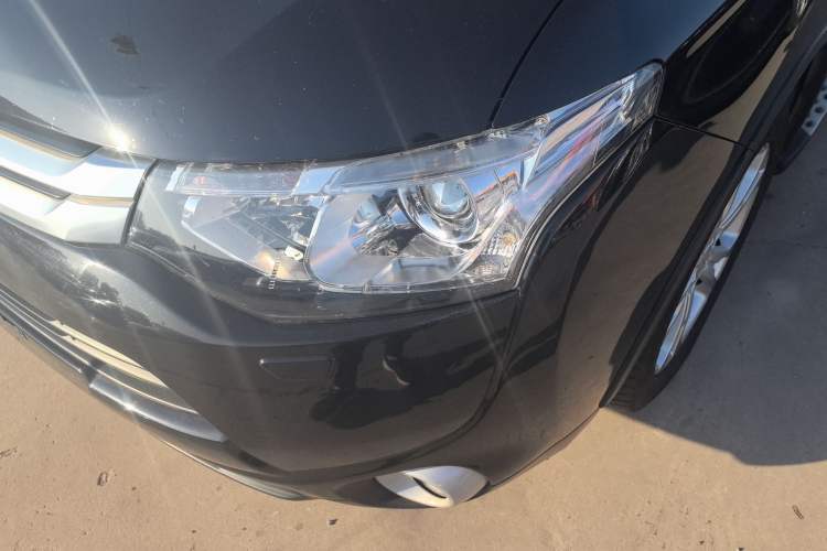 Used Mitsubishi Outlander 2014 2.4L 4x4 Deluxe Value Edition 5 Seats Left Front Headlight