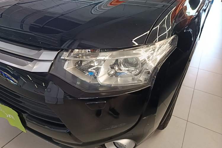 Used Mitsubishi Outlander 2014 2.4L 4x4 Deluxe Value Edition 7 Seats Left Front Headlight