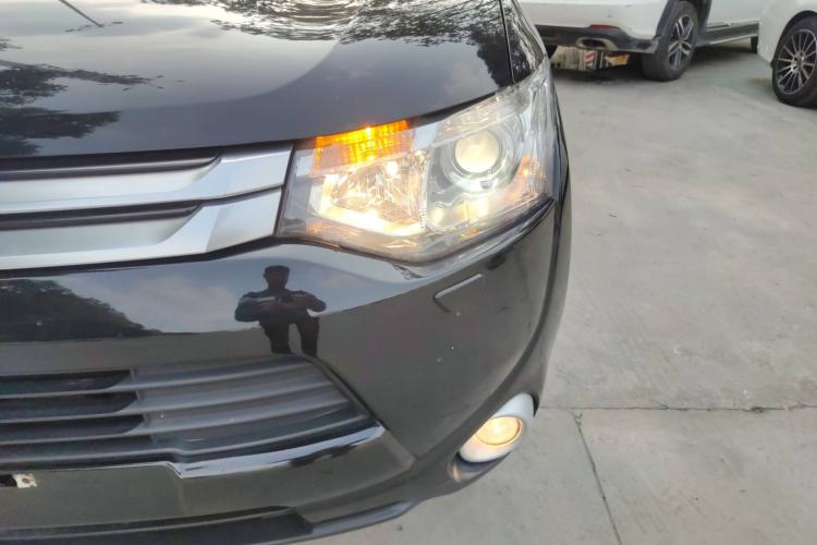 Used Mitsubishi Outlander 2014 2.4L 4x4 Deluxe Value Edition 7 Seats Left Front Headlight