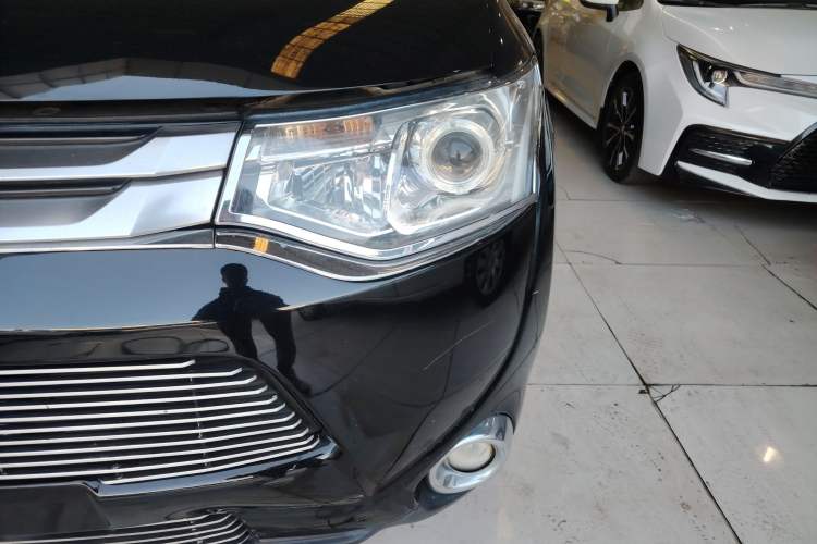 Used Mitsubishi Outlander 2014 2.0L Two-Wheel Drive Sport Value Edition 5 Seats Left Front Headlight
