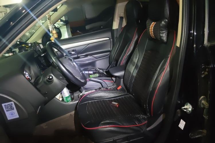 Used Mitsubishi Outlander 2014 2.4L 4x4 Deluxe Value Edition 5 Seats Left Front Seat