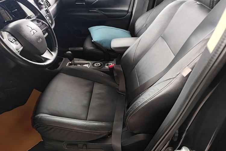 Used Mitsubishi Outlander 2014 2.4L 4x4 Deluxe Value Edition 5 Seats Left Front Seat