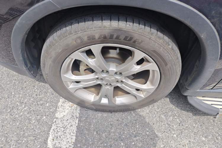 Used Mitsubishi Outlander 2014 2.4L 4x4 Deluxe Value Edition 7 Seats Left Front Wheel Hub