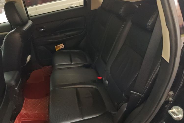 Used Mitsubishi Outlander 2014 2.4L 4x4 Deluxe Value Edition 5 Seats Left Rear Seat