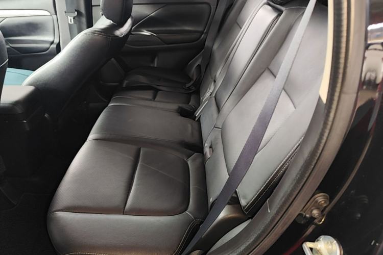 Used Mitsubishi Outlander 2014 2.4L 4x4 Deluxe Value Edition 5 Seats Left Rear Seat