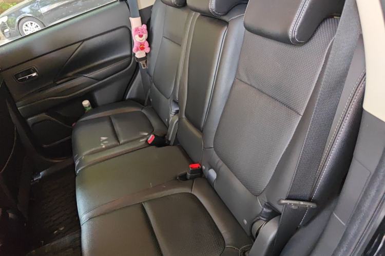 Used Mitsubishi Outlander 2014 2.4L 4x4 Deluxe Value Edition 5 Seats Left Rear Seat