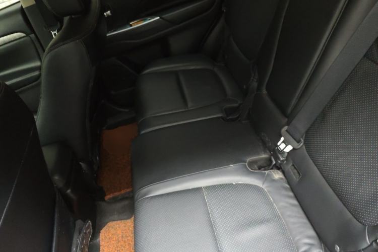 Used Mitsubishi Outlander 2014 2.4L 4x4 Deluxe Value Edition 7 Seats Left Rear Seat