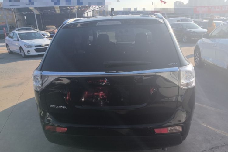 Used Mitsubishi Outlander 2014 2.4L 4x4 Deluxe Value Edition 5 Seats Rear
