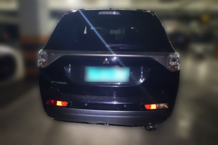Used Mitsubishi Outlander 2014 2.4L 4x4 Deluxe Value Edition 5 Seats Rear