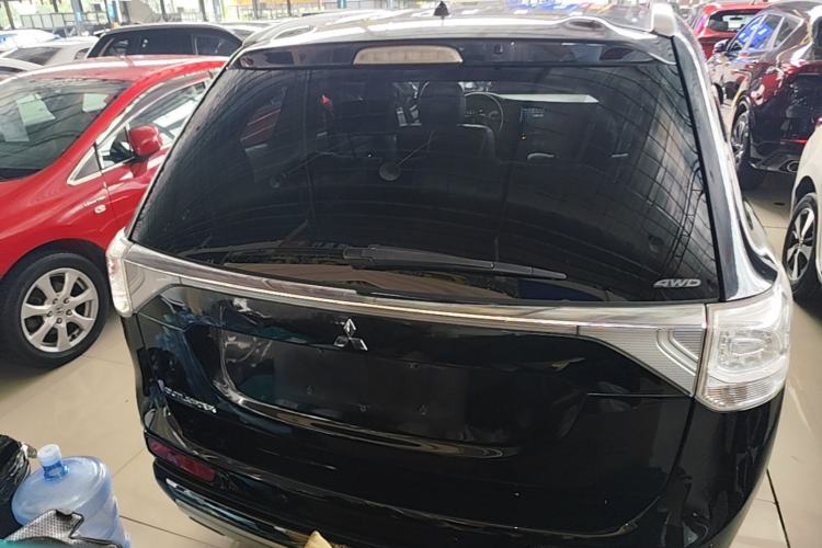 Used Mitsubishi Outlander 2014 2.4L 4x4 Deluxe Value Edition 5 Seats Rear