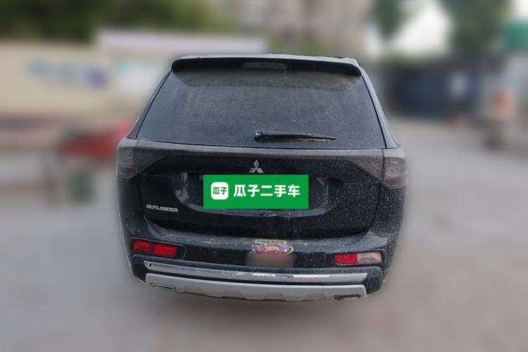 Used Mitsubishi Outlander 2014 2.4L 4x4 Deluxe Value Edition 7 Seats Rear