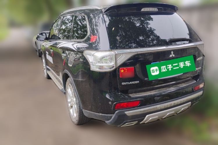Used Mitsubishi Outlander 2014 2.4L 4x4 Deluxe Value Edition 5 Seats Rear Left 45 Deg