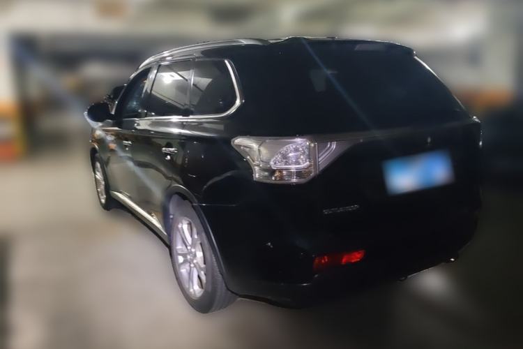 Used Mitsubishi Outlander 2014 2.4L 4x4 Deluxe Value Edition 5 Seats Rear Left 45 Deg