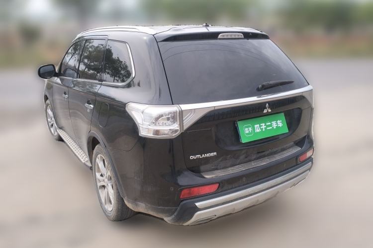 Used Mitsubishi Outlander 2014 2.4L 4x4 Deluxe Value Edition 5 Seats Rear Left 45 Deg