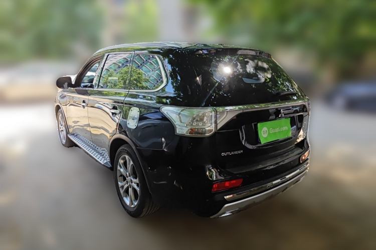 Used Mitsubishi Outlander 2014 2.4L 4x4 Deluxe Value Edition 5 Seats Rear Left 45 Deg