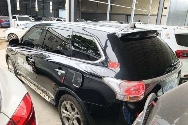 Used Mitsubishi Outlander 2014 2.4L 4x4 Deluxe Value Edition 5 Seats Rear Left 45 Deg