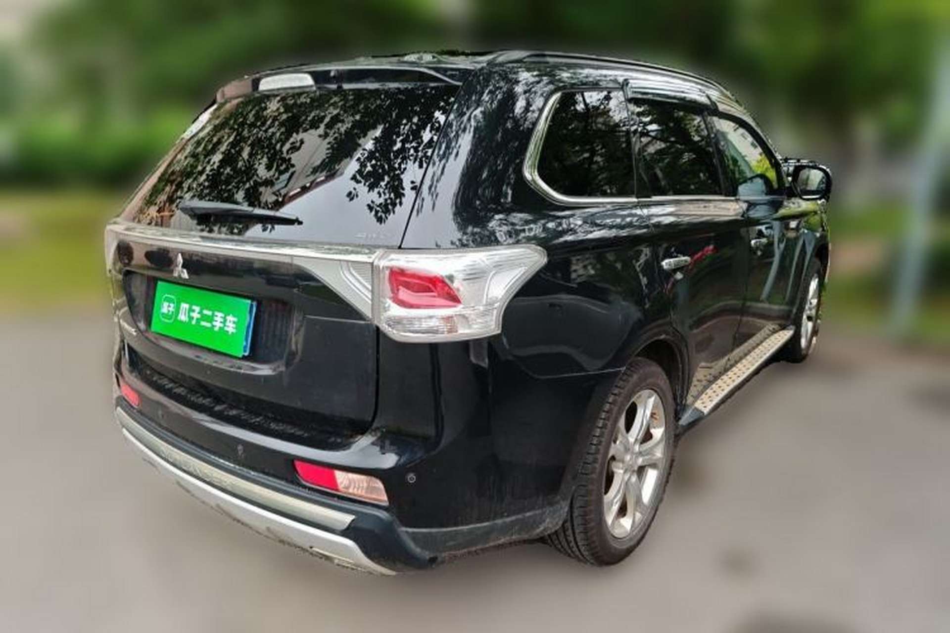 Used Mitsubishi Outlander 2014 2.4L 4x4 Deluxe Value Edition 5 Seats Rear Right 45 Deg