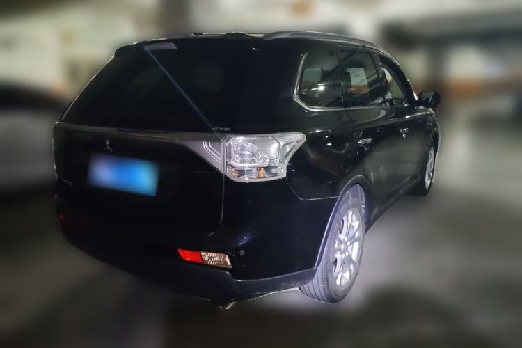 Used Mitsubishi Outlander 2014 2.4L 4x4 Deluxe Value Edition 5 Seats Rear Right 45 Deg