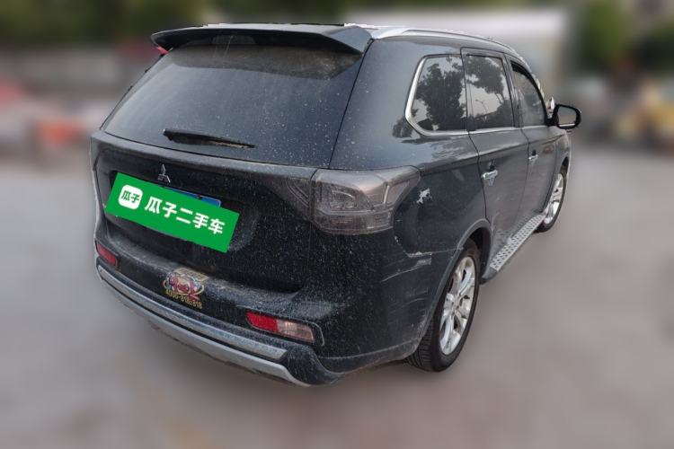 Used Mitsubishi Outlander 2014 2.4L 4x4 Deluxe Value Edition 7 Seats Rear Right 45 Deg